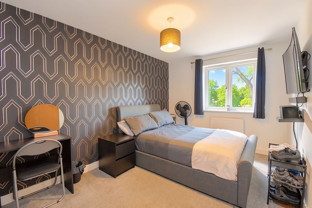 Bedroom- click for photo gallery
